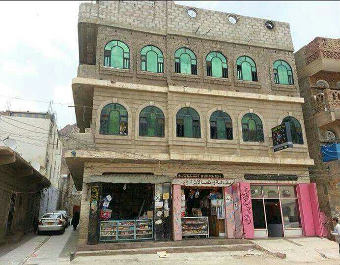 agaratsanaa's tweet photo. صنعاء - شارع خولان 
عماره مسلح قواعد عمل درجه اولى ثلاثه دور كل دور شقتين مساحة خمس لبن حر شارعين ازفلتيه ١٦و١٠ دخلها ٣٦٠الف شهريا
٧٧٧١٦٤٦٢١ https://t.co/8MqobzeXvU
