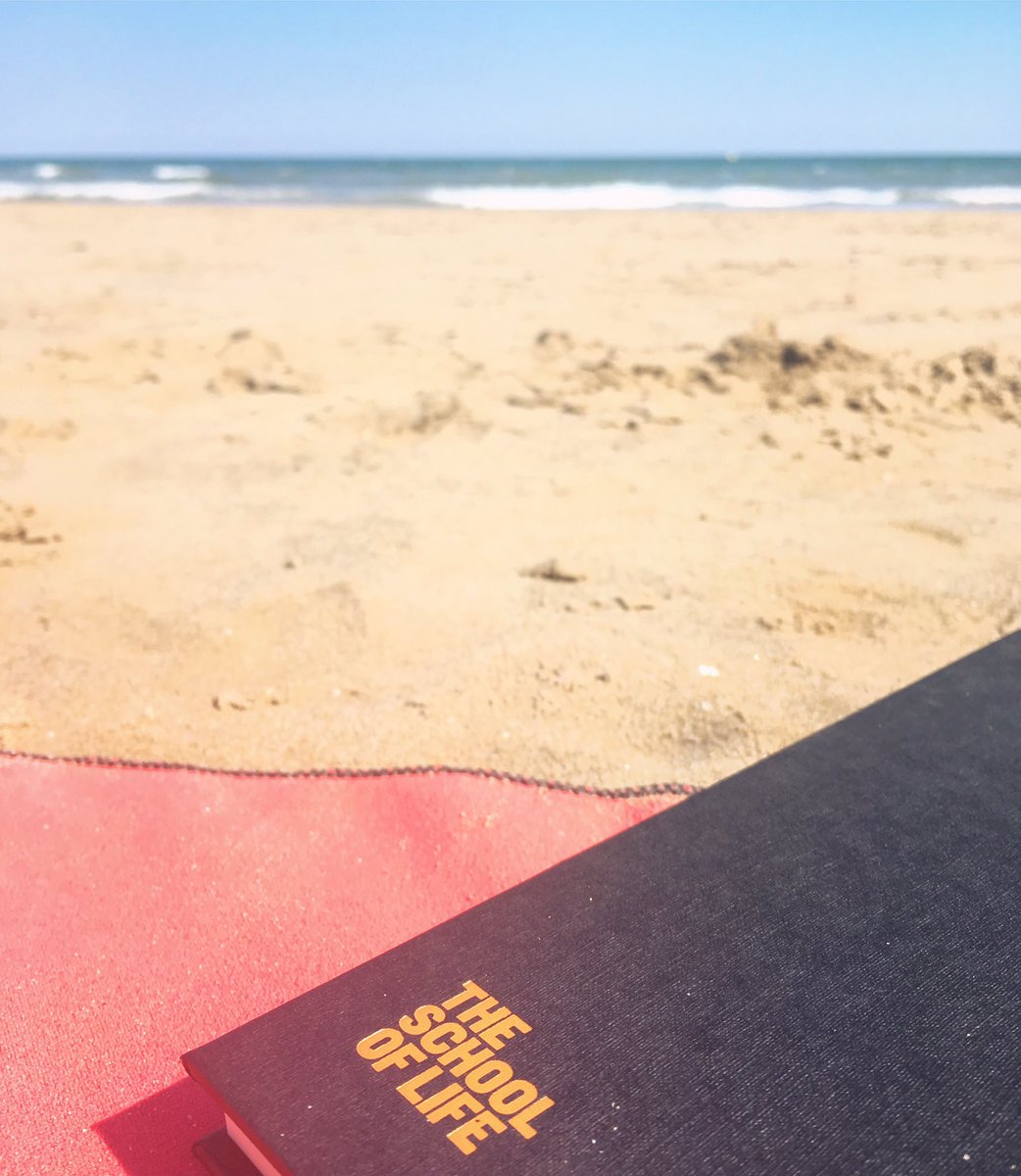 suriyahr's tweet image. No classes on Fridays? Book and beach day 😎#basicbeach