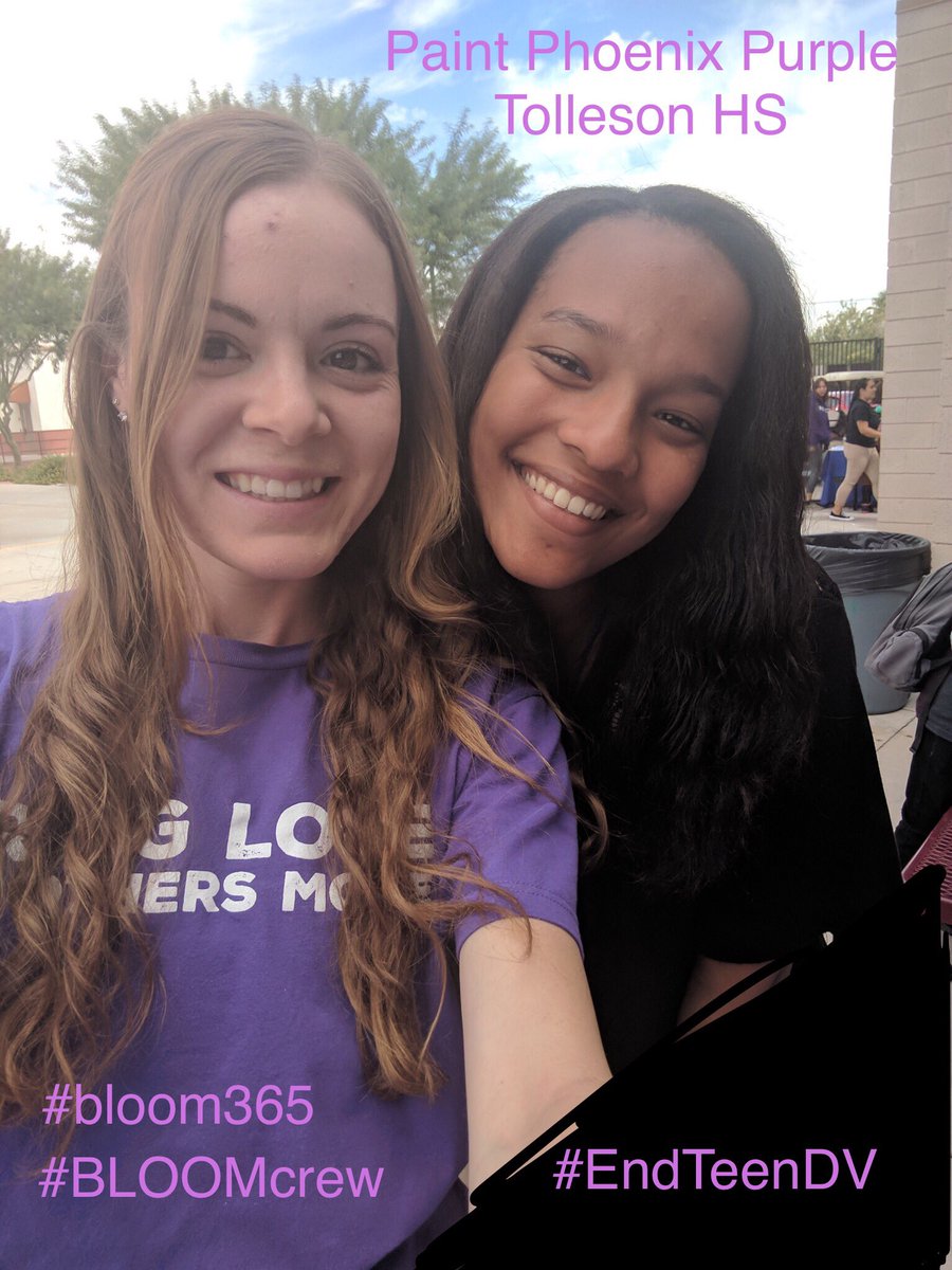 UprootAbuse's tweet photo. This week we shared info on #RedFlags & #RootCauses w/teens @TollesonUhsd for @PaintPhxPurple! #BLOOMcrew member "E" stopped by to help! https://t.co/z2bIaw9I0d