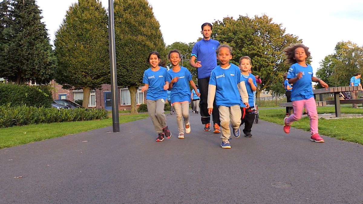 omroepbrabant's tweet photo. 'We stoken het vuurtje op', strijd tegen overgewicht tijdens Bredase Singelloop https://t.co/NtApeAbpRf https://t.co/E03ufT4opg