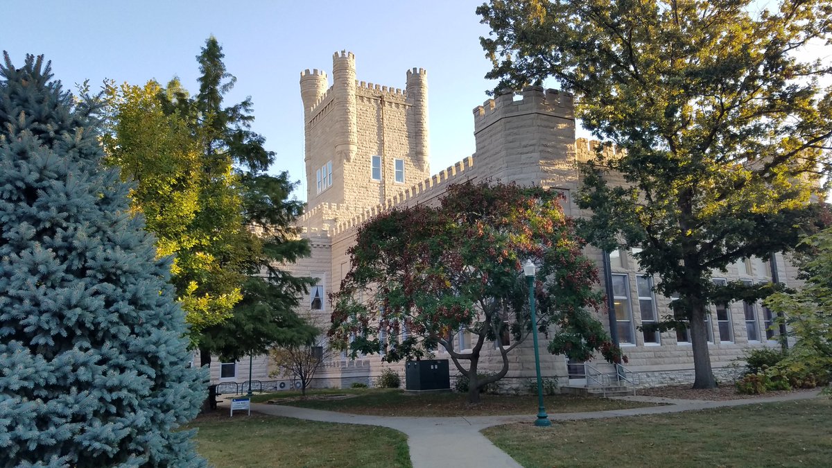 a beautiful fall day here <a href="/eiu/">#EIU</a>, a great day to learn something new &amp; make the world a better place #eiuitc