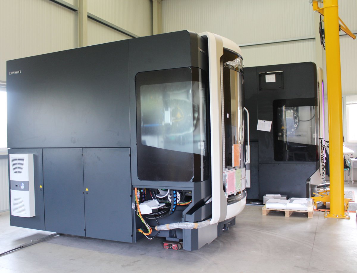 VARIOVACgroup's tweet photo. Wir präsentieren mit Stolz unsere neue CNC-Fräsmaschine! Der Ausbau der VARIOVAC Teilefertigung kann somit erfolgreich fortgesetzt werden. https://t.co/SeGlSPipND
