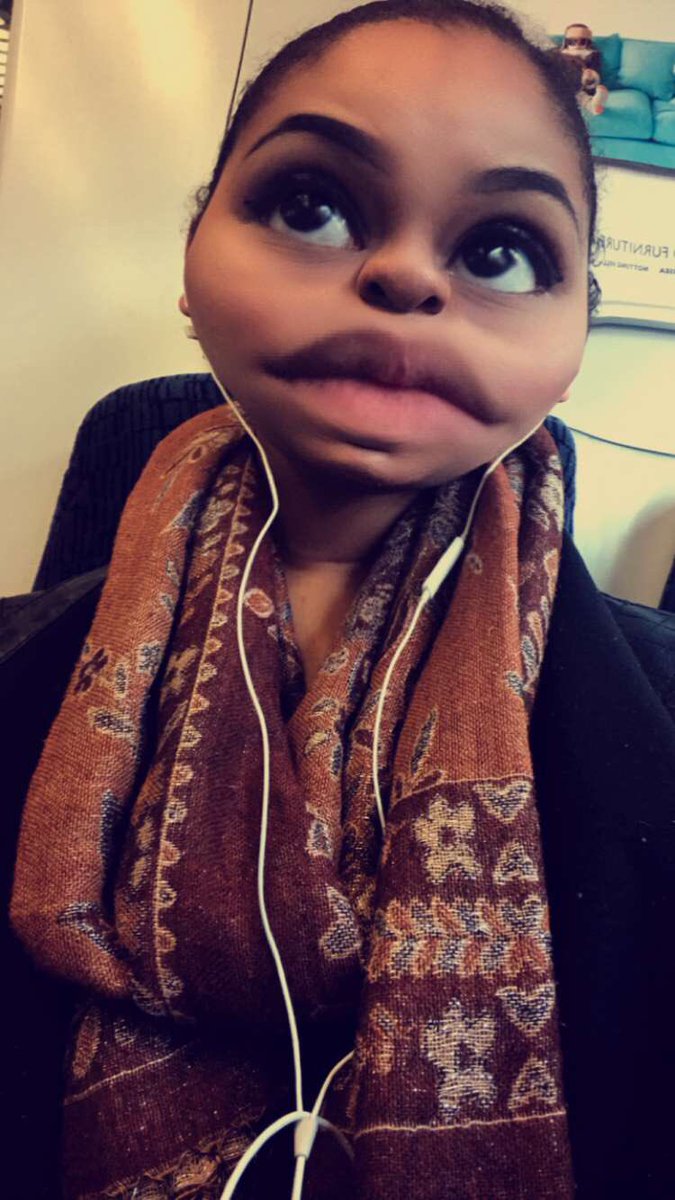 MsLouu_'s tweet image. When You&apos;re Trying To Take A Selfie But End Up Getting In A Staring Match With Some Dude 😒🖕🏽 #Don&apos;tWatchMe #FaqOff