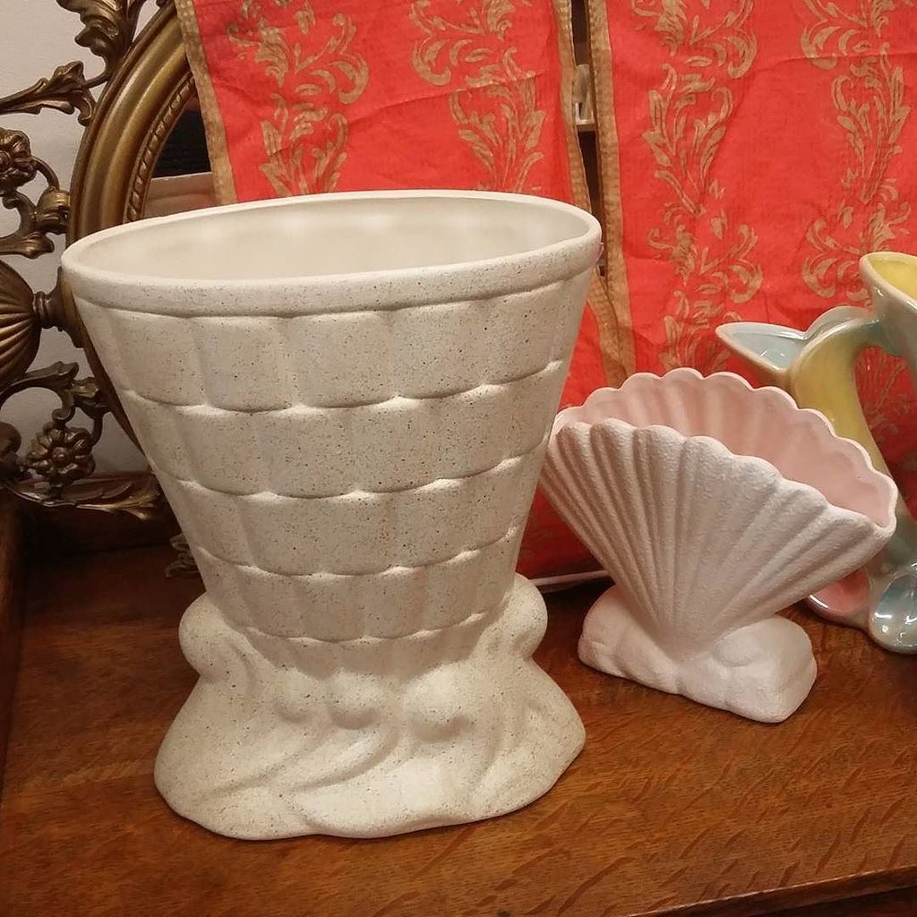 Pates, Raynham and Mingay vases. All g to vgc. #raynham #pates #mingay #australianpottery #australianceramics ift.tt/2x1rJKf