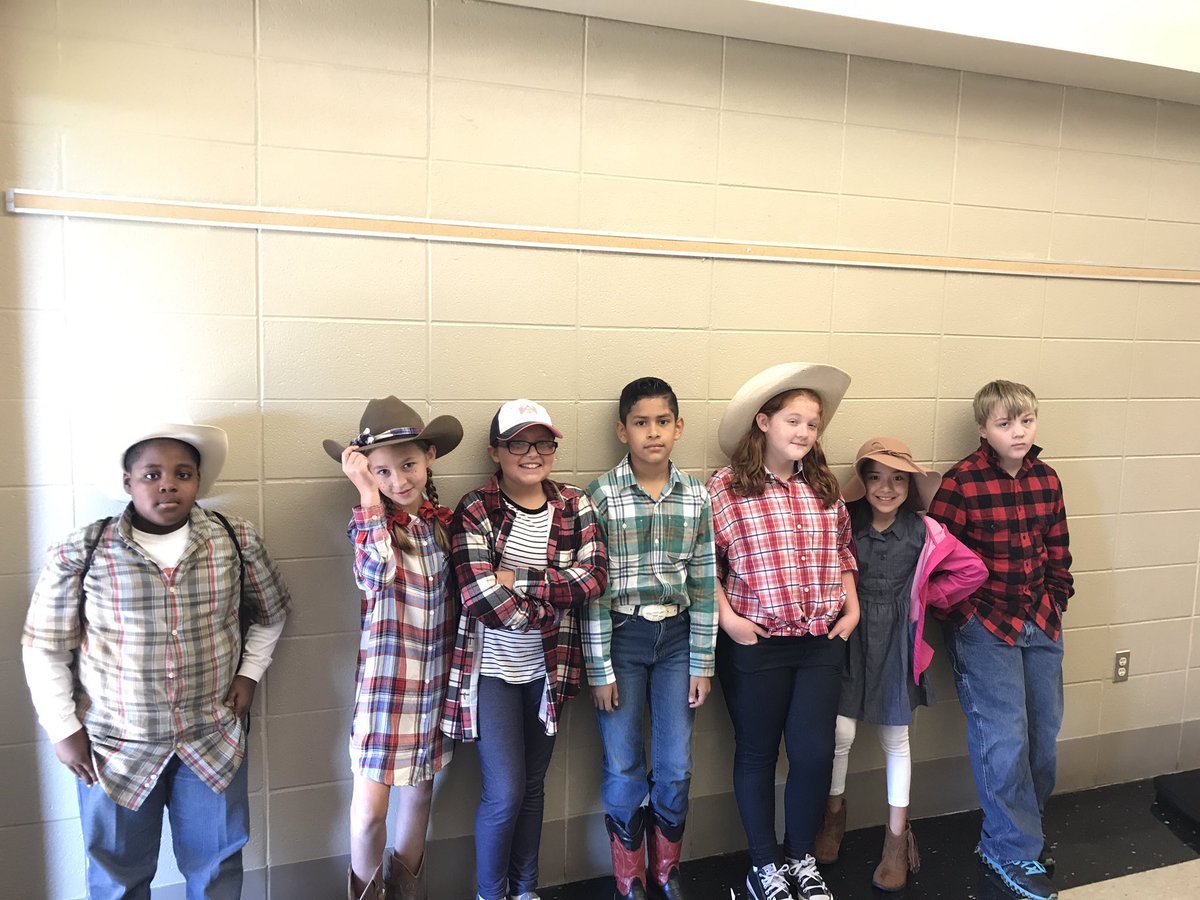 DavidEzell2's tweet photo. It's time to BBQ the Indians! #oneathens #bestyearever #bestSsever https://t.co/ByAS2RSR1I
