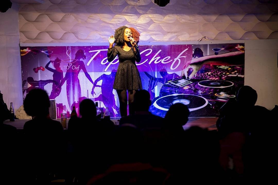 promoafriKa's tweet photo. #FBF @jodyphibi entertaining at #TopChef🎶🔥 #Madina #Birandenga #Body #Karimo
#RwandanMusic🎶🔥🙌🏾
#TeamPromoafriKa💪🏾💪🏾
#RwOT
#My250 https://t.co/26gXjEEDup