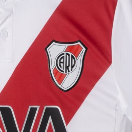 Twitter Lacasaca على تويتر: "Sobre la nueva camiseta de River. Hay versión ADIZERO. Y es una REAL, con todos los "chiches" de las internacionales. Vale $1850. https://t.co/cXPhbs3C0g"