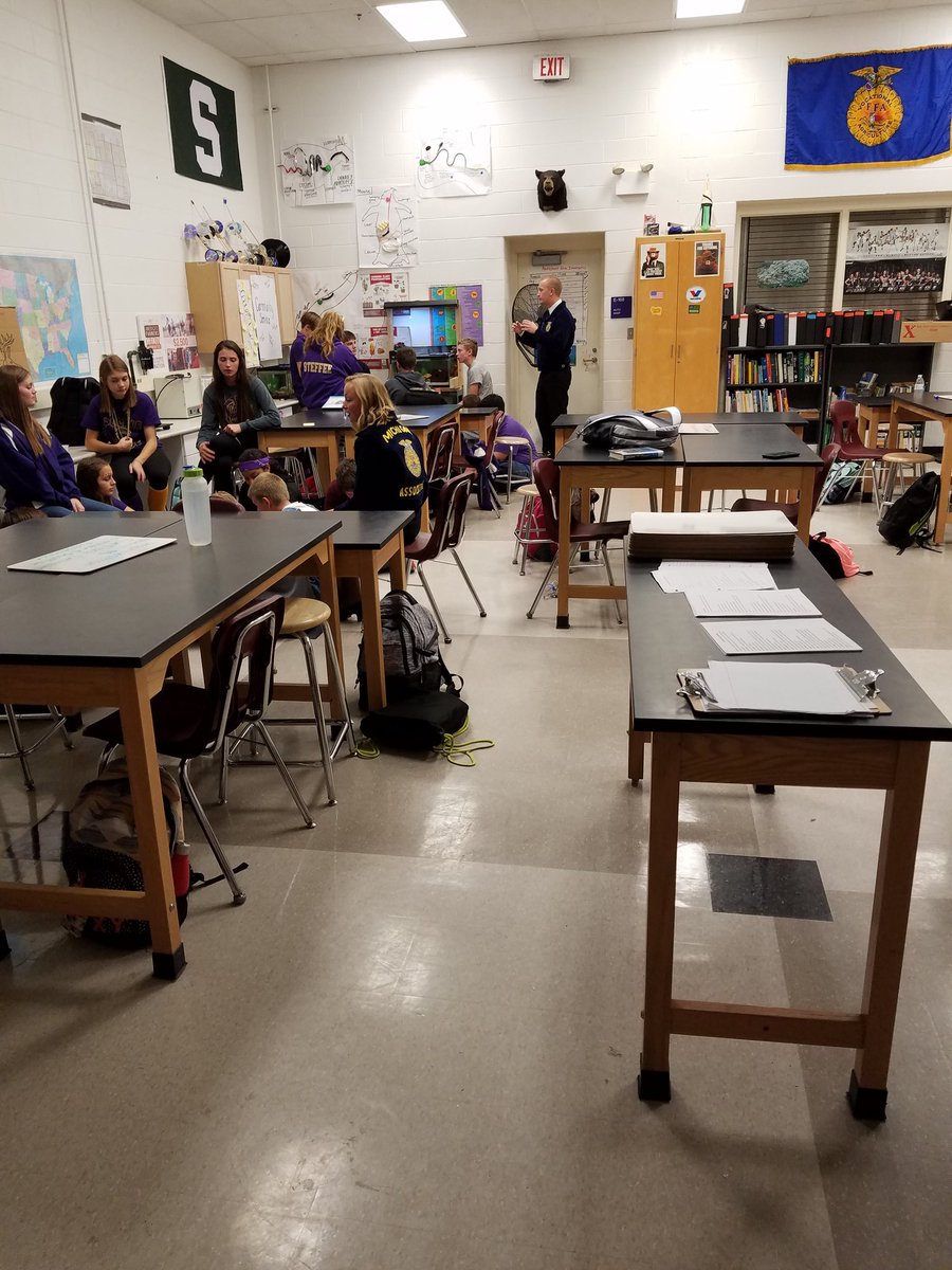 FHSGlads's tweet photo. @Fowlerville_FFA @NationalFFA @MichiganFFA State Reps from Mich. are spreading the word and educating our Glads on FFA info. #GladDifference https://t.co/zxdHs6o7Is