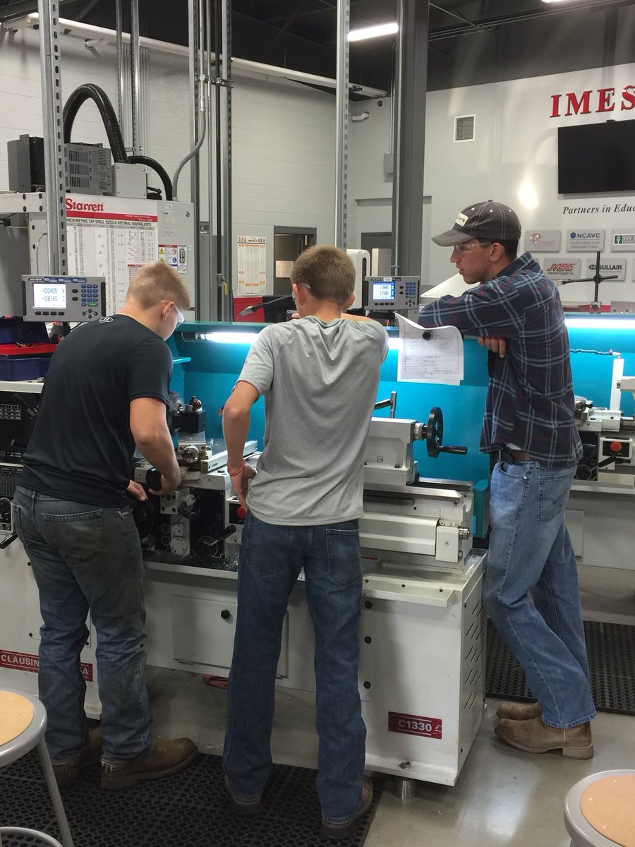 CNC_Kaser's tweet photo. AM class putting the finishing touches on 1st project and cleaning up the mess @PlymouthHSpcsc #skills @ITAMCO_ IMESSC https://t.co/Y4mGJadyQU
