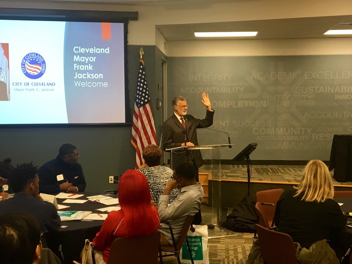 CLEMetroSchools's tweet photo. Cleveland Mayor Frank Jackson &amp; County Executive Armond Budish welcome a dozen CMSD schools to the Your Voice Matters Youth Summit #YVM2017 https://t.co/YqrrlAtTAz