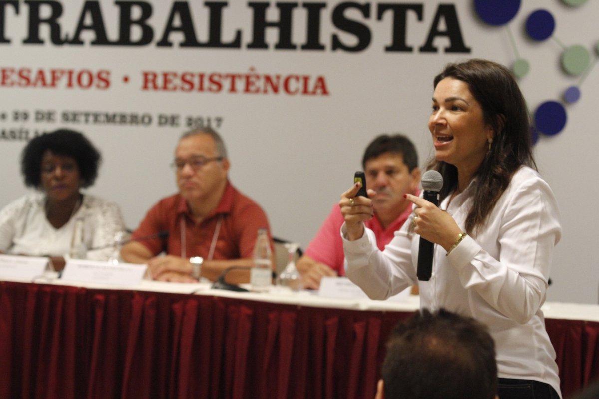 "Mudaram a estrutura trabalhista sem nenhum diálogo e dizem que estamos num país democrático. Que democracia é essa?", disse Zilmara Alencar