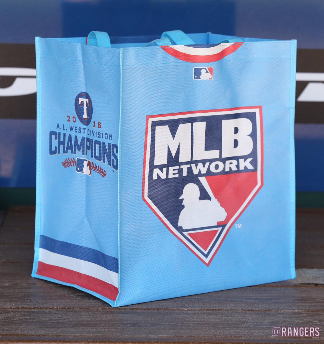 Happy Friday!

RETWEET by 1pm for a chance to win this #TexasRangersForever powder blue prize pack.