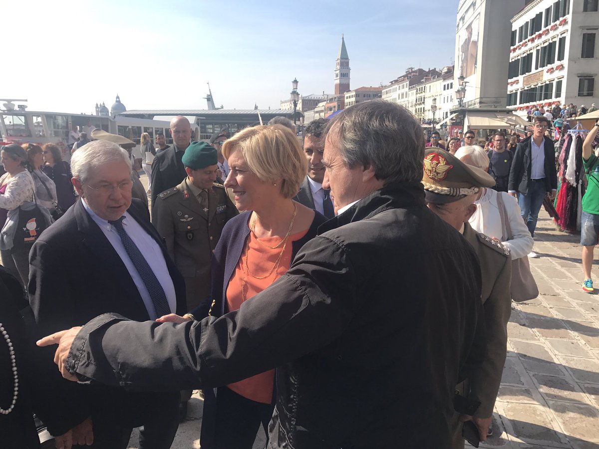 paolapierotti's tweet photo. #ProgettoVenezia cercasi idee e investitori #finanza e #immobiliare @robertapinotti @LuigiBrugnaro via @24casaplus https://t.co/dbVrv9DaqH https://t.co/T4VrznXwoD