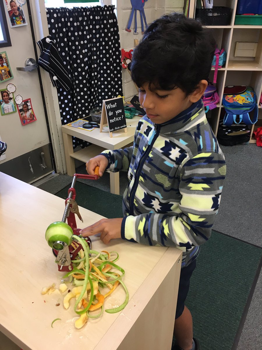 MrsFrankesClass's tweet photo. Today we're peeling and slicing apples for applesauce! https://t.co/7RLNAPwVxx