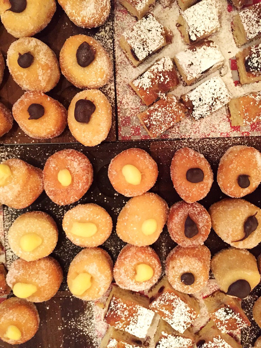 How many bomboloni can you eat? 😛 | 📷: <a href="/dahllii/">Dahlia M</a> #eatplaylive <a href="/No900pizza/">No 900 pizza</a> <a href="/ArteFarina/">Arte & Farina</a> #mtlmoments