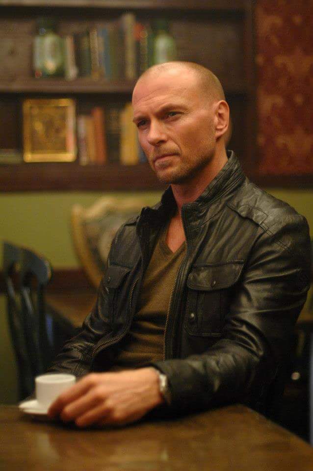 Happy birthday to you Luke goss I hope your birthday was great and have fun on your birthday ge 