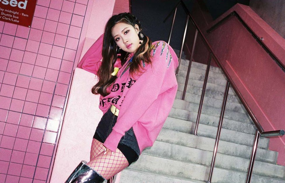 As if it was you. Розэ blackpink. K pop блэк пинк. Дженни as if it's your. Дженни blackpink 2022.