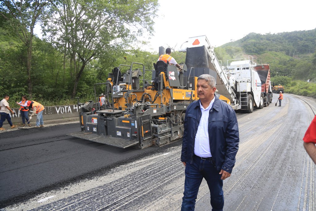 mintransporteve's tweet photo. .@jjgarcia1960 Informo, la rehabilitacion y colocación 152 Km de asfalto en la troncal 09, desde el Dist.Metropòlitano a Barcelona. https://t.co/AgS06FeMjX