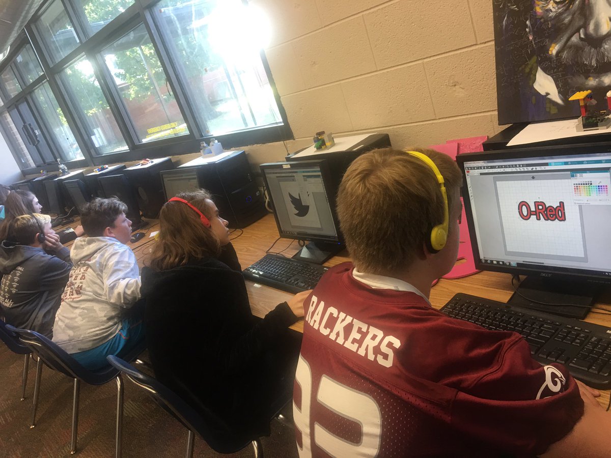 jjofarley's tweet photo. Always makes me happy to see my Ss creating with technology! #technatives #learntocreate #Programming #O7GCRamSTEM @Owasso7GC 🤓❤️ https://t.co/LXy62qIyiS
