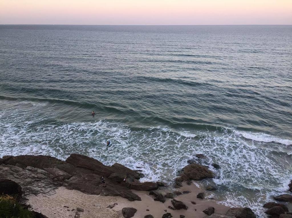 wheres_bethy's tweet photo. Stunning sunset to top off a great day spent at the beach 👌
______________________________ #instagood #best #sea #goldcoast #water #thisisq… https://t.co/eweam0QEXT