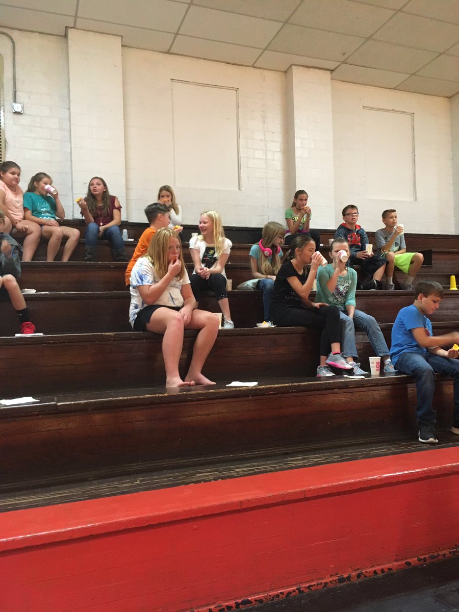 Jump Rope for ❤️! Kids are having a blast jumping and enjoying healthy snacks.