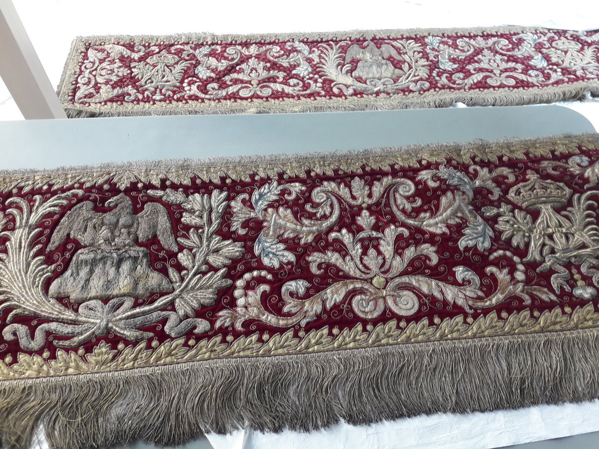 Le dais de Louis XIII et Anne d'Autriche attend son accrochage palais du Tau #Reims <a href="/leCMN/">le CMN</a> <a href="/ReimsTourisme/">REIMS Tourisme & Congrès</a>