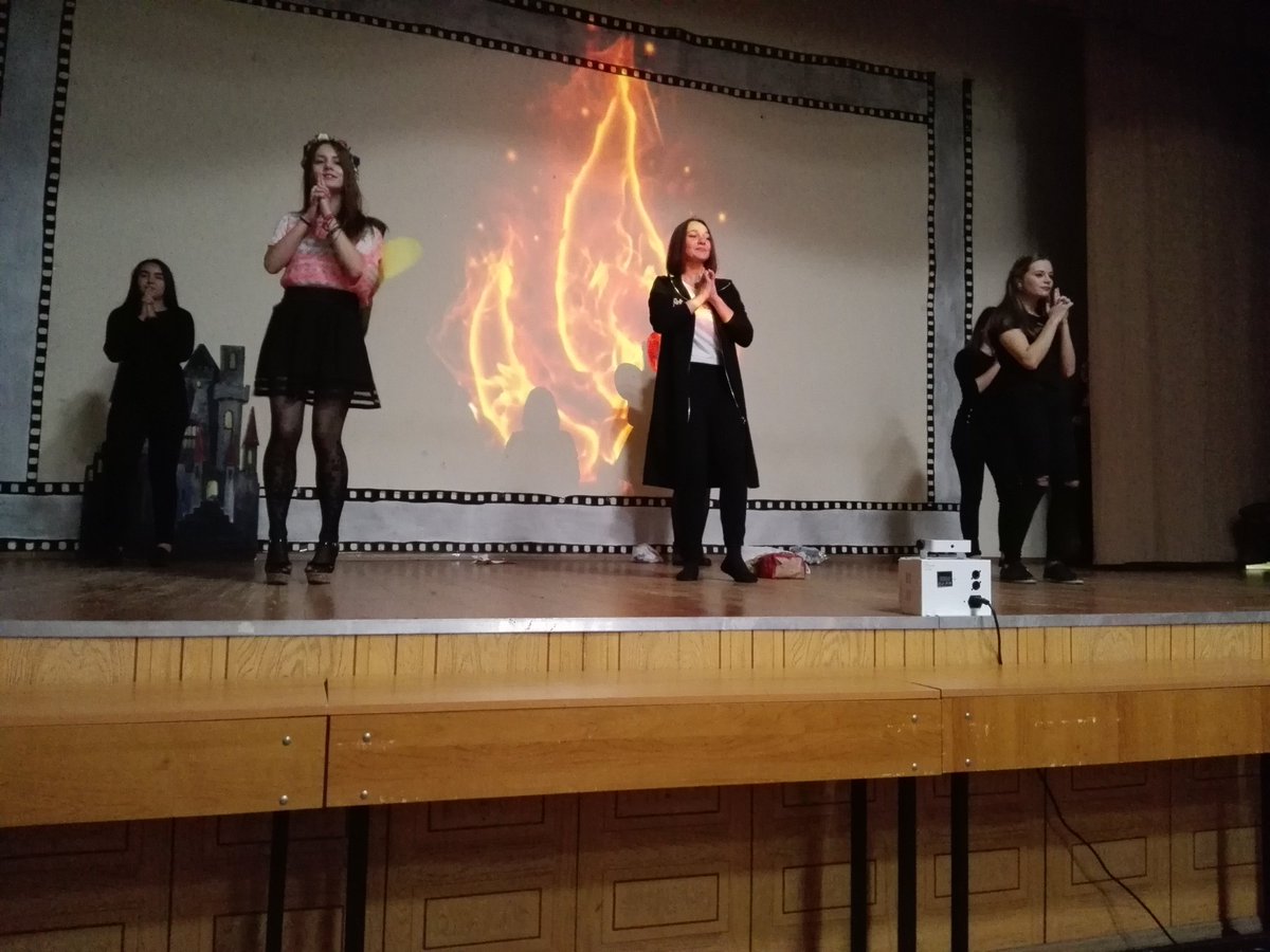 DangerKidsBooks's tweet photo. My Friday afternoon, judging a student talent comp. #RGSU #Moscow https://t.co/ojWbG29fRn