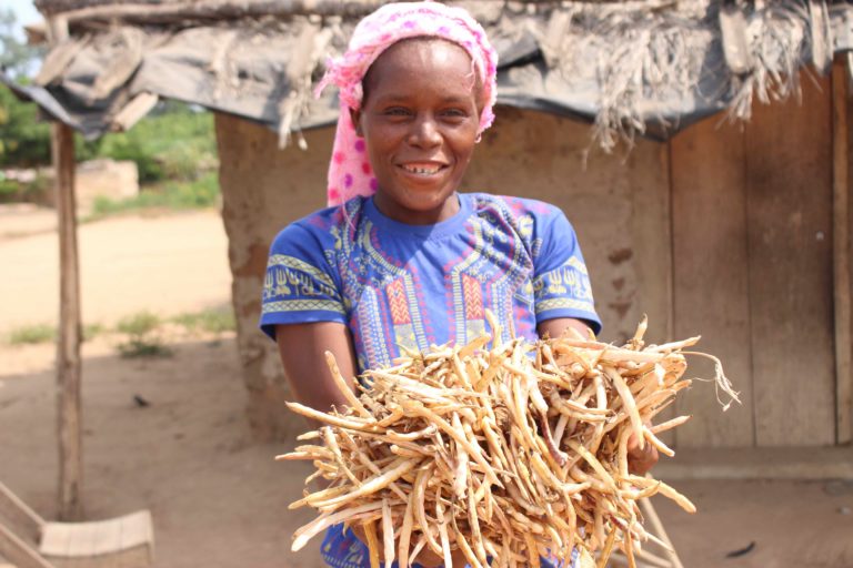 JoinMyVillage's tweet photo. Learn how CARE + General Mills are helping 30 cocoa-growing communities in West Africa become more food secure: https://t.co/5j5E2vWhw9 https://t.co/1tC4q1GaR8