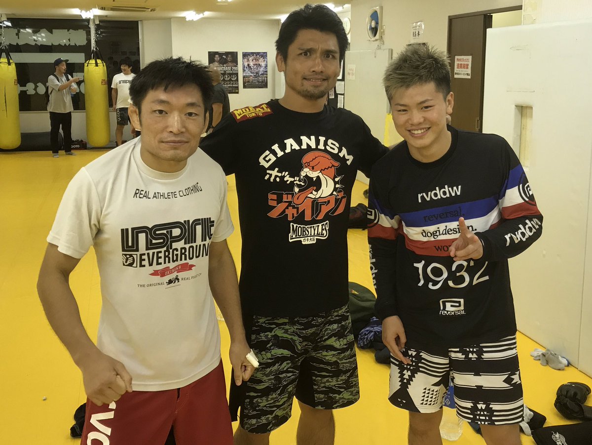 ジャイアン貴裕 久々の柏練習 母校に帰ってきた気分でした 居心地良すぎる コレコレ やっぱり掴み慣れたのび太の首根っこ おれのもの しっくりくる 天心くんもう首根っこ掴まれることなんて無いだろうね 両手に最強王者 神童と色物 内藤