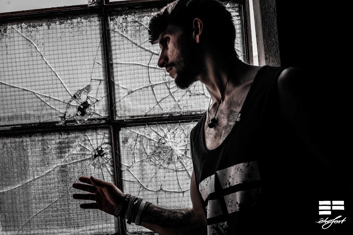 #TGIF, the weekend is right around the corner!
Athlete <a href="/PhoskyGup/">PhoskyGup</a> 
Photo Riccardo Olli Olivetto
#etrefort #parkour