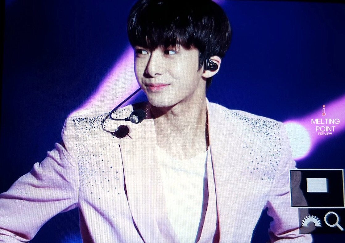 Hyungwon_Brasil's tweet photo. [🐢📸 | 29.O9.17]
—KWF 
#KPOP_WORLD_FESTIVAL 
#HYUNGWON #형원 
#MONSTA_X #몬스타엑스 
|cr.:na imagem https://t.co/k139ZbU5TH