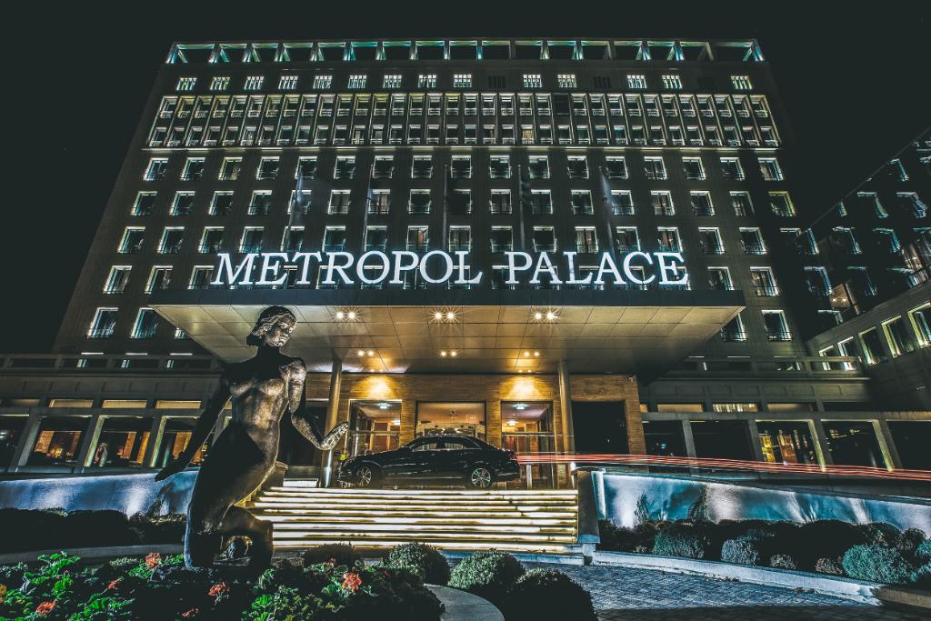 MetropolPalace's tweet photo. We wish you a lovely weekend ahead from our beloved Metropol Palace! #metropolpalace #theluxurycollection https://t.co/FclqiCsPoG
