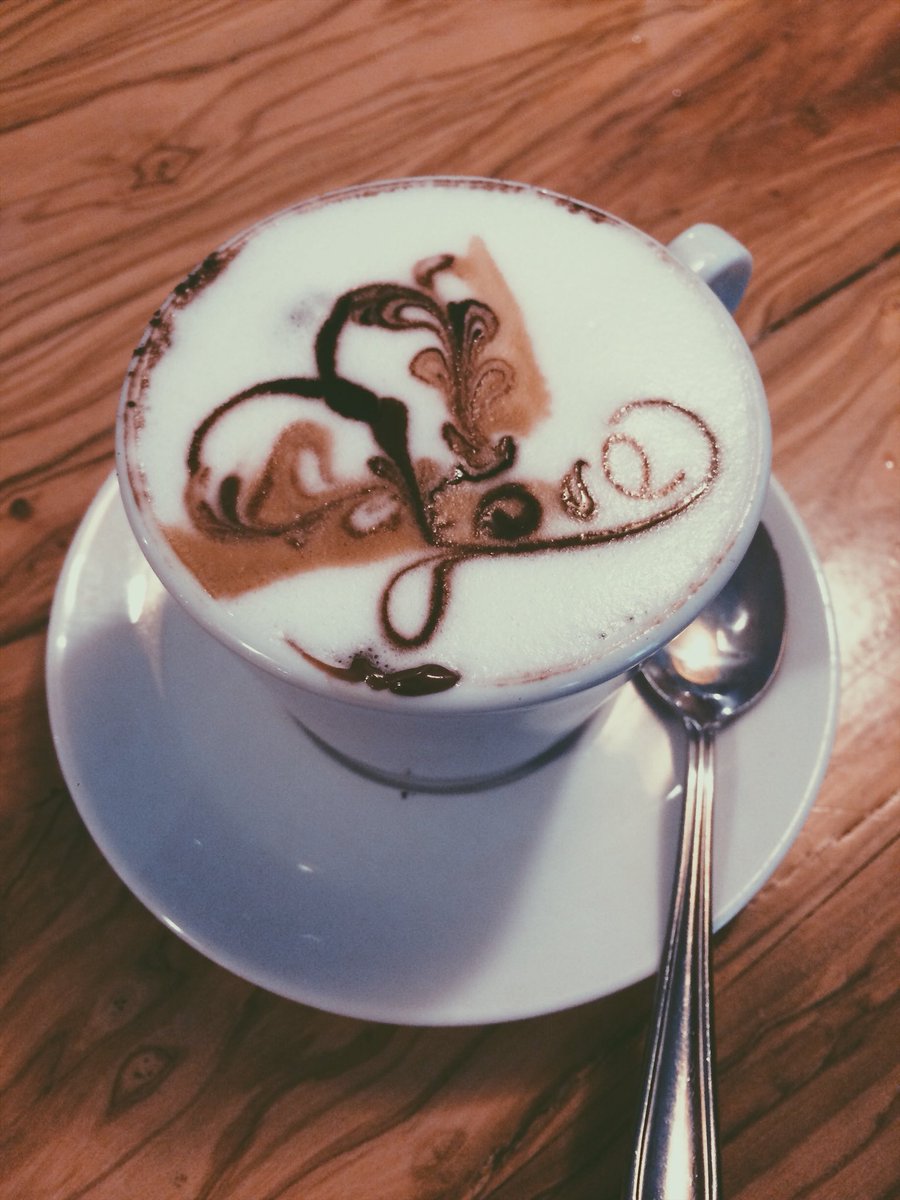 misslys617's tweet image. Happy #NationalCoffeeDay! Here’s some rad latte art from Florence’s News Cafe ❤️