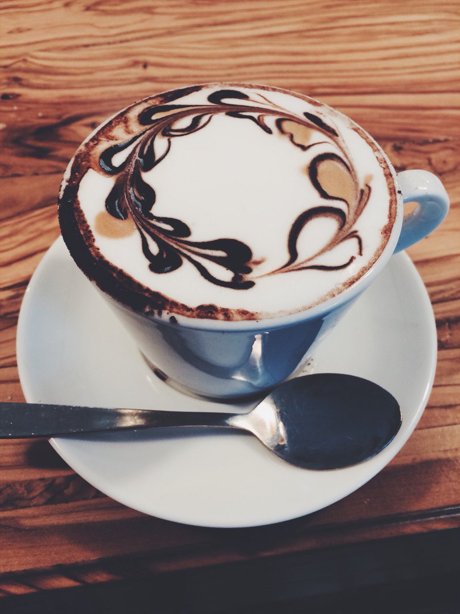misslys617's tweet image. Happy #NationalCoffeeDay! Here’s some rad latte art from Florence’s News Cafe ❤️