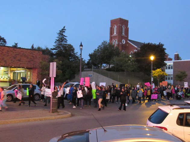 Barrie women hit the streets to Take Back The Night (13 photos) dlvr.it/PrHlgR