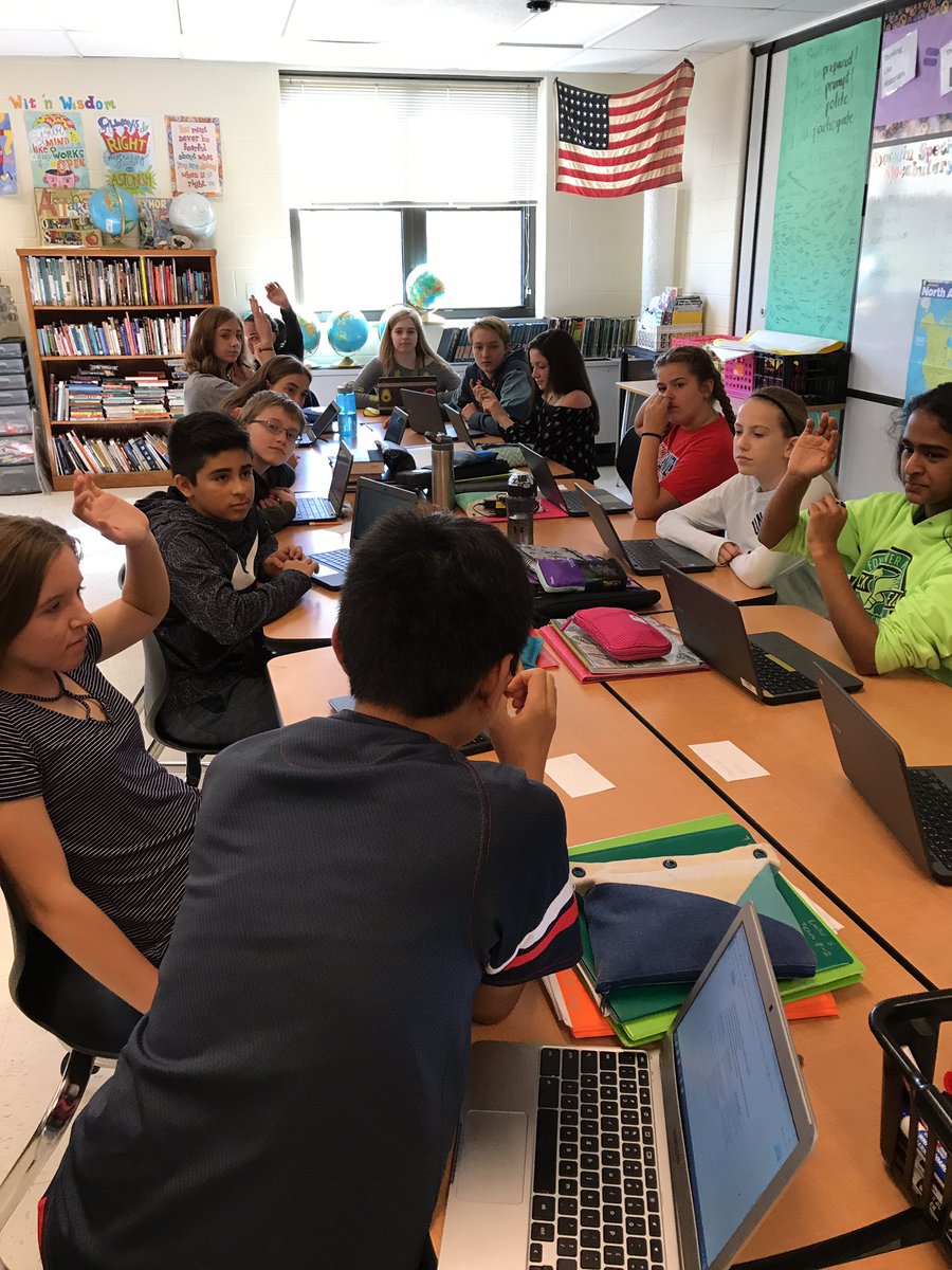SnellTeach's tweet photo. Amazing conversation on immigration! Well done Socratic Seminar Team 8-2! #thatsrotolo #101alag https://t.co/5sCmbGhuus