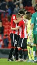 Estamos contigo ¡siempre! Cada vez que caes te levantas más fuerte, y tu ya lo sabes 💪💪 Ánimo <a href="/IkerMuniain10/">Iker Muniain</a>