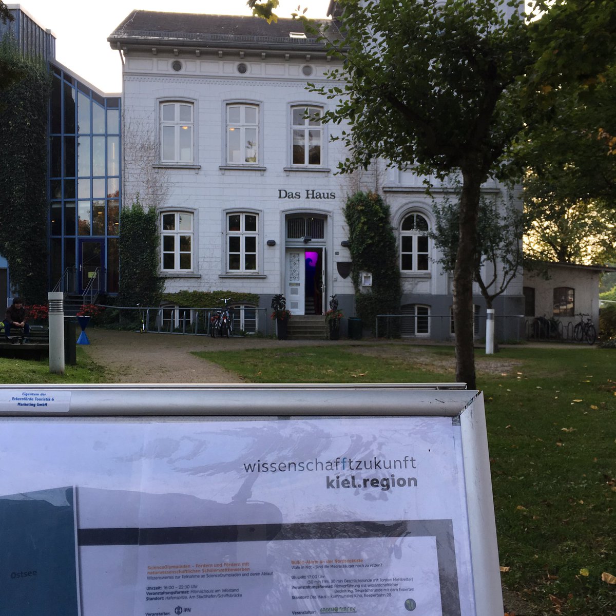 fforwardscience's tweet photo. FFS ist heute zu Gast auf der #Reeperbahn! Nein, nicht Hamburg, sondern #Eckernförde! #NachtderWissenschaft #EuropeanResearchersNight https://t.co/EiRiy1rjaQ