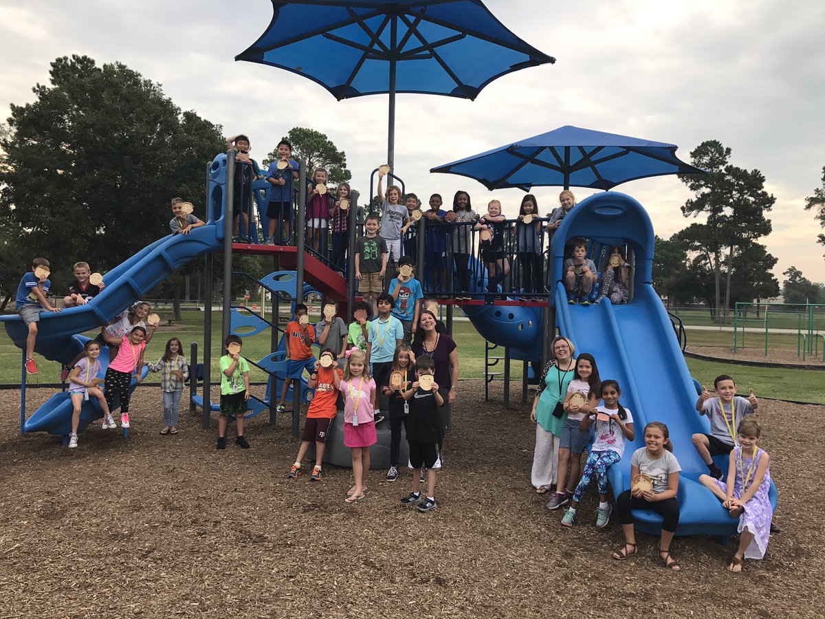 forrest_HES's tweet photo. We loved making our own unique faces! #KMChallengeSept #HEskindminds @KristenGilpin https://t.co/rLWNRhjCdj