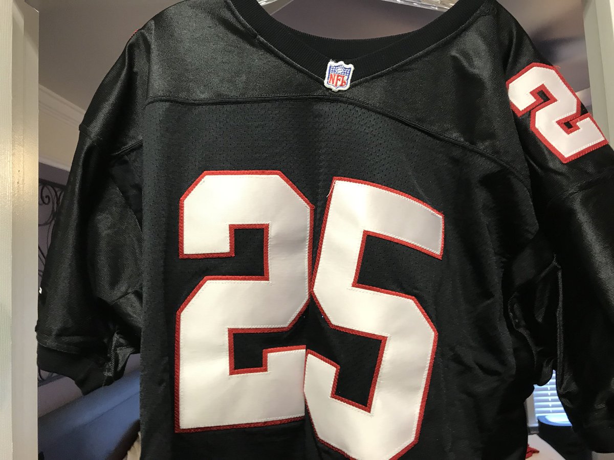 HometeamBleak's tweet photo. I’ll be ready in the Benz Sunday when the Falcons go w/throwbacks. #22 hits like this guy
#Brotherhood #riseup #scottcase #atlantafalcons https://t.co/9puuou1xMy