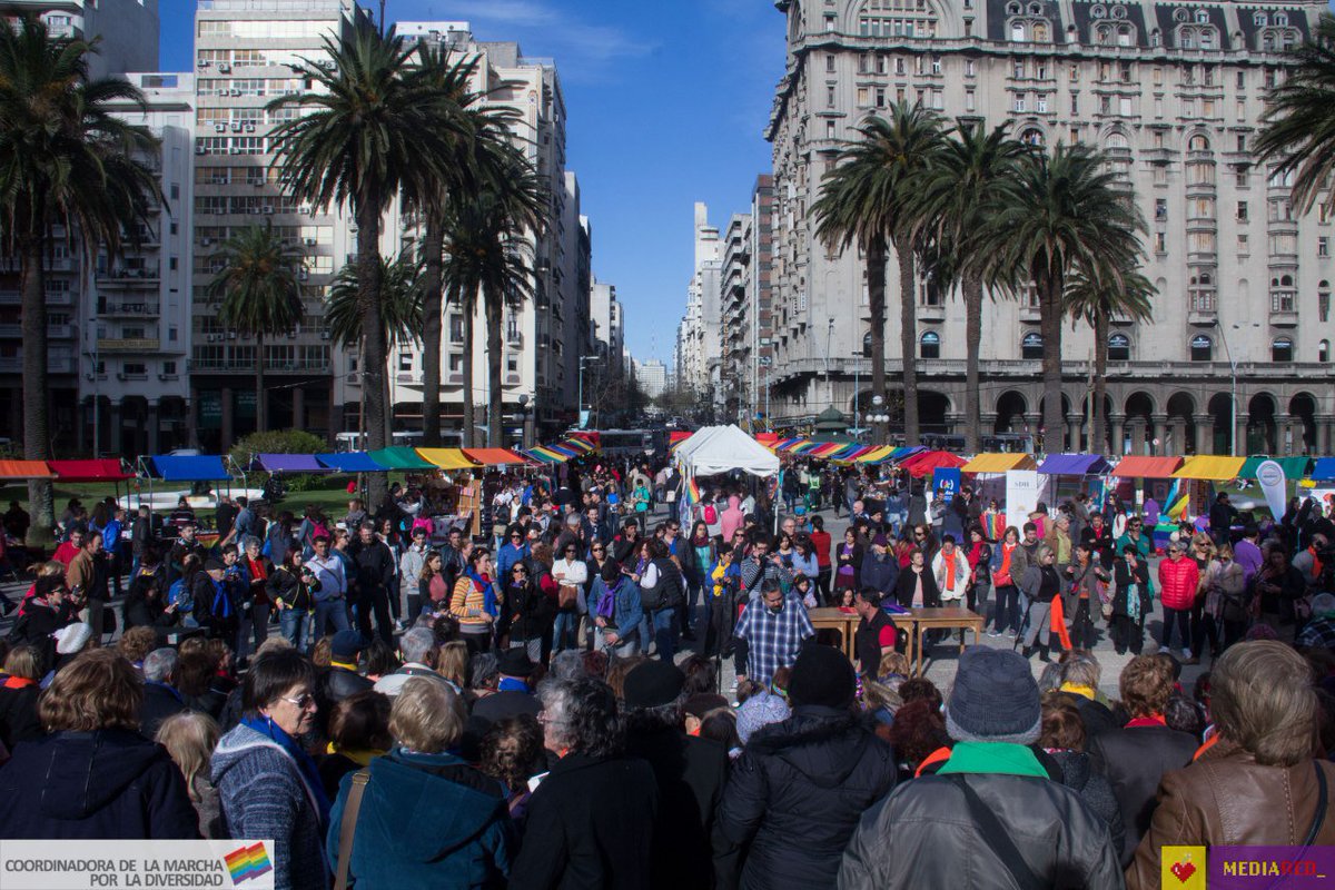 vickyve_'s tweet photo. HOY #MarchaPorLaDiversidad2017 a las 19 hs. Pasá por la previa hasta las 17 hs, buena música , campañas, test rápidos de VIH. 📸#MediaRed https://t.co/pSSGXerb4u