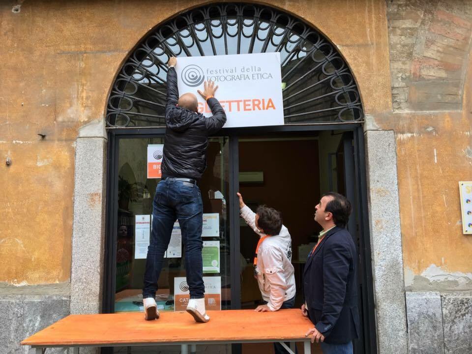 -8 giorni all'inizio del Festival
Per tutte le informazioni su dove e come: festivaldellafotografiaetica.it/dove-e-come/
#Contareinsiemepercontaredipiù #FFE2017