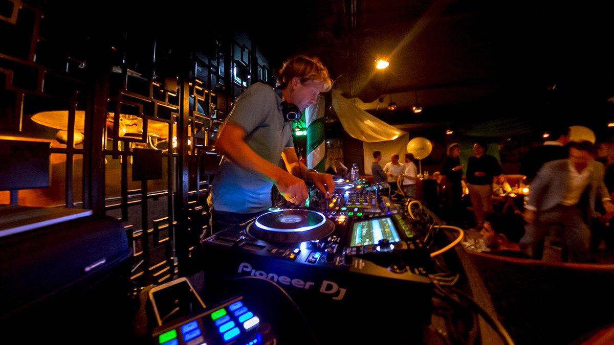 Wondered how we got our amazing photos online so quickly? Massive thanks to Mike Breeuwer and his Flickfeeder tool bit.ly/2fyiRk7