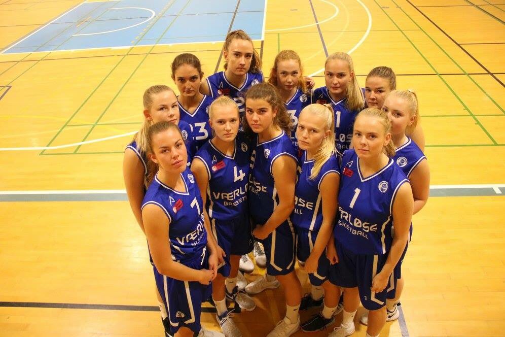 andersen_anja's tweet photo. First game! We didn't win but these young ladies played hard! We've far from reached the top of our potential yet; the future is bright! 😊💪🏀 https://t.co/6xlASPxCJo