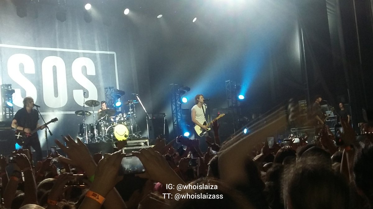 whoislaizass's tweet photo. O melhor dia da minha vida...😢💛

#Thanks5SOS #5SOSNaRD #5SOSBrasil #5SOSSaoPaulo #5SOSBrazil  @5SOSBrazil @Site5SOSBR @RadioDisneyBRA https://t.co/DP4EtjT0nv