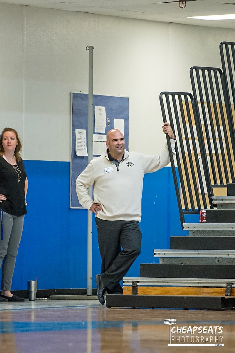 CheapSeatsPhoto's tweet photo. And the major #CelebSighting from last night's @LadyLionsVball game! #TheSUP @SuptNorthwest @NorthwestRISD @NORTHWEST_LIONS @NHSlionpride https://t.co/aaKekhfQbe