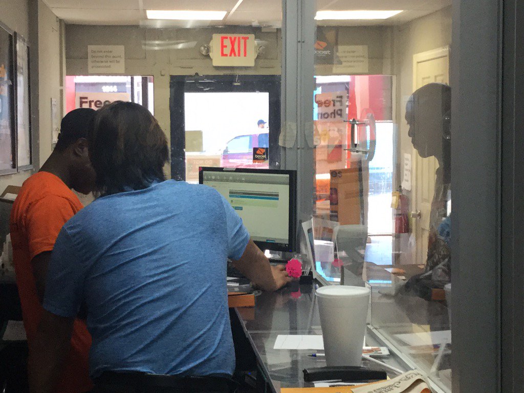 BoostBmoreTay's tweet photo. @1815boostmobile making happen on this great Friday @KTBmore_spg @MikeWodzisz #BoostNation #BoostFallFlipEvent https://t.co/GoXcrmNU8i