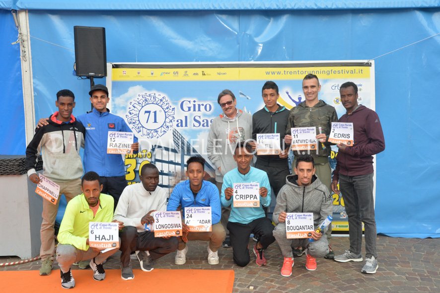 DMOSNA's tweet photo. #Consegnati #pettorali #miglioritopten #Giroalsas @TrentoRunning #spettacolo  @ArtinAriaLab @AptTrento @iaaforg @mauridigiangiac @guidopasq https://t.co/EZQ07YZuqF