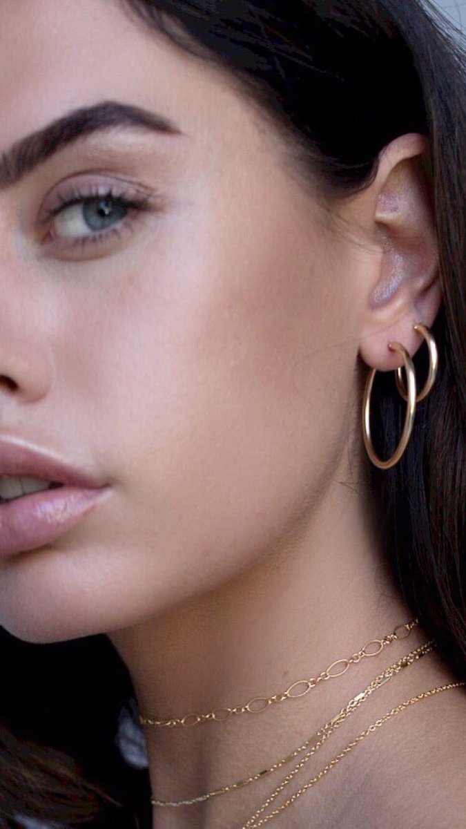 BELLADAAR's tweet photo. Badgal Hoops, you need them. https://t.co/bh33yzysPM https://t.co/HtCrLUyxeh