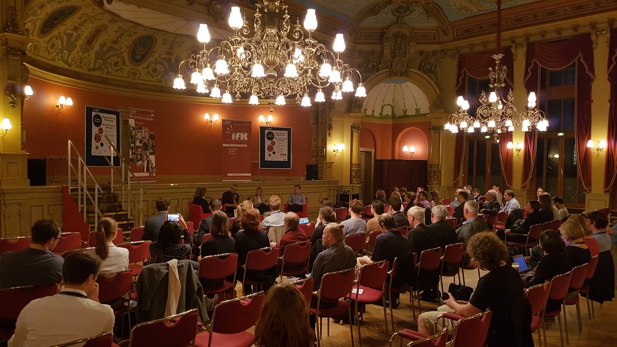 lutz_hagen's tweet photo. Jetzt: Podiumsdiskussion 'Einfluss von Algorithmen im Wahlkampf' bei der #DigiDem17 https://t.co/dGC4aJuOvP